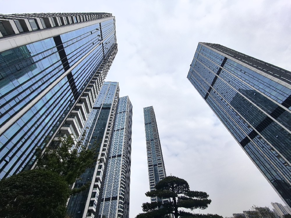 运达中央广场三期外墙清洗